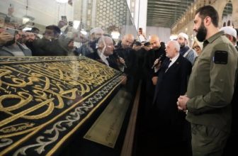 Al-Sharaa places a piece of Kaaba’s Kiswa, presented by Saudi Crown Prince, at Umayyad Mosque