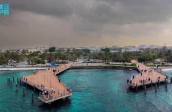 Jeddah sees scattered rainfall as residents flock to parks amid cloudy skies