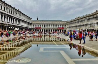 Itália – Praça de São Marcos, nem mesmo a chuva retira o encanto a Veneza… Esta praça tem sido sempre o centro da cidade. Foi o local onde se deram todos os importantes eventos da história da República de Veneza…