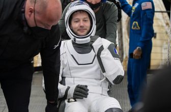 First moments of Thomas outside of the Dragon