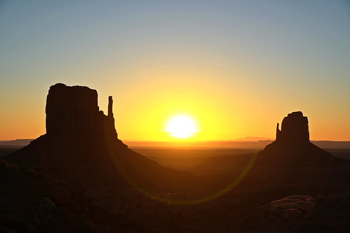 Sunrise - Monument Valley - Navajo Nation (EXPLORE)