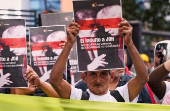 Trump plays dumb about drug trafficker he pardoned