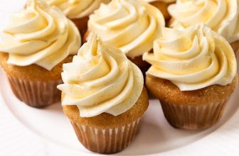 Champagne Mini Cupcakes with Champagne Buttercream