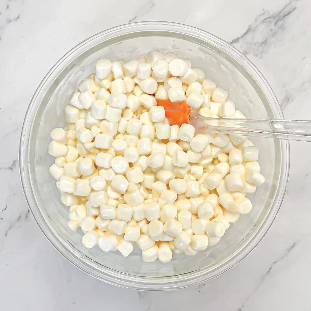 Combining marshmallows, white chocolate and sweetened condensed milk
