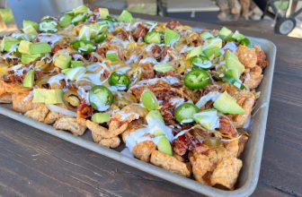 Pork Rind Nachos w. Pulled Pork – Hardcore Carnivore