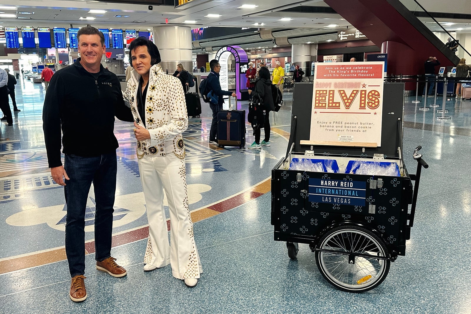 Harry Reid International Airport - Elvis Impersonator at Las Vegas Airport giving away free cookies