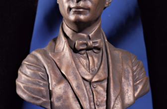 Newest Houdini Bust by Spectral Motion
