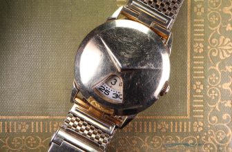 The Lord Elgin “Chevron” Direct Read 7775 Jump Hour: Mid-Century Watch Design at Its Peak