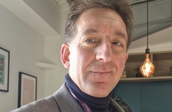 Man arrested in the UK for posing with a gun in the US and posting it online