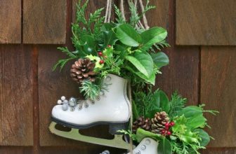 How to Make a Vintage-Inspired Skate Christmas Swag