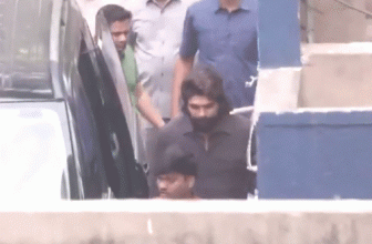 Chikkadpally police filed a charge sheet against 23 people, including Allu Arjun, alleging negligence in security and crowd management. | अल्लू अर्जुन पुष्पा-2 भगदड़ केस में आरोपी नंबर 11: पुलिस ने 23 लोगों के खिलाफ चार्जशीट दाखिल की, महिला की मौत हुई थी