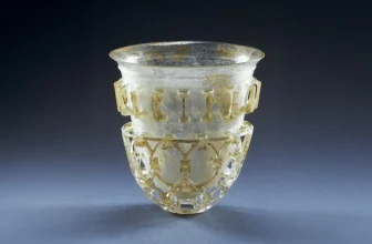 A simple turn reveals a 1,500-year-old secret on Roman glass