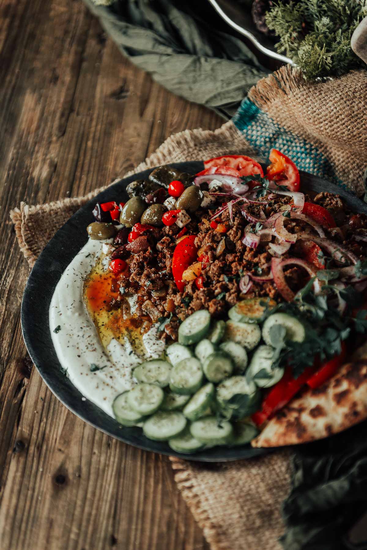 Greek-inspired lamb with naan and Mediterranean toppings
