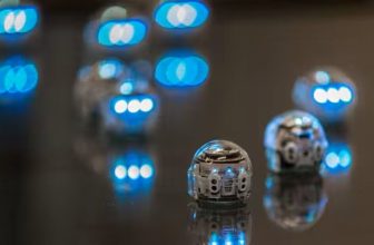 Multi-agent path finding in continuous environments