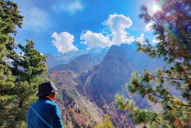 Trekking in the Himalayas landscape view