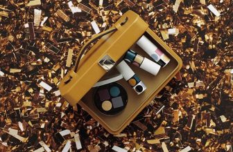 Advent calendar Urban. 7 seturi cadou pentru sarbatori care aduna intr-o singura cutie rutina completa de ingrijire si machiaj.