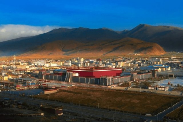 Landscape view of Shigatse