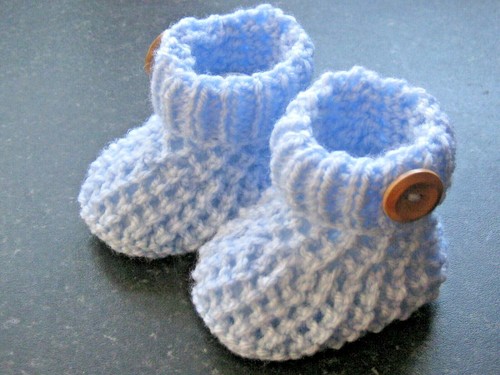 CUTE PAIR HAND KNITTED BABY BOOTIES in BLUE – SIZE 0-3 MONTHS (1)