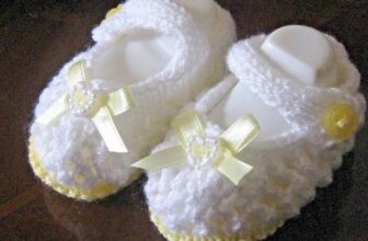LOVELY CUTE BABY SHOES in LEMON/WHITE WITH LEMON BOW size 0-3 MONTHS (4)