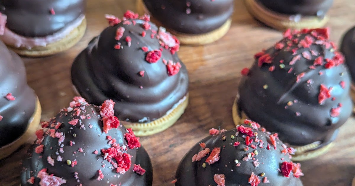 Vegan Danish Flødeboller