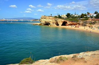 British man, 58, dies after being pulled from sea at Algarve holiday beach