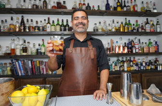 How to Become a Mixologist