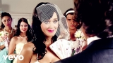 Katy Perry – Hot N Cold (Official Music Video)