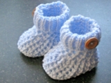 CUTE PAIR HAND KNITTED BABY BOOTIES in BLUE – SIZE 0-3 MONTHS (1)
